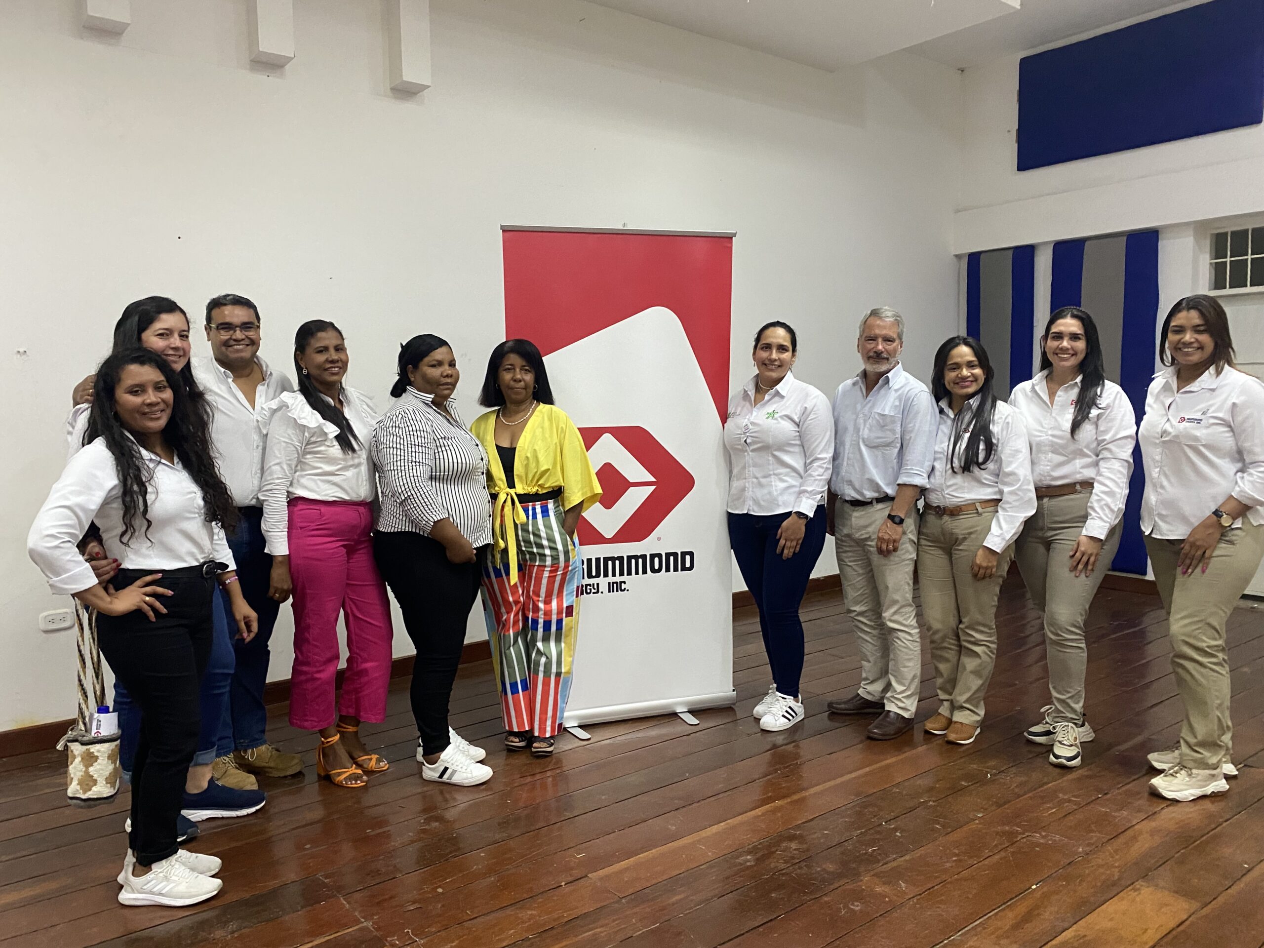 Lideresas del Cesar en compañía de trabajadores de Drummond Energy Inc. y Drummond Ltd.