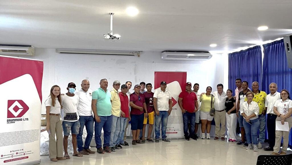 *Representantes de los 15 comités pesqueros que hacen parte de la Federación Mar Caribe, en compañía del personal de Drummond Ltd. y Fundavinat.