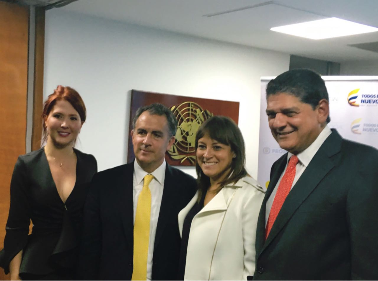 Kelly Sarmiento, Directora del Programa de Mejoramiento de Vivienda del DPS; José Miguel Linares, Presidente de Drummond Ltd.; Tatyana Orozco, Directora de DPS y Alfredo Araújo, Gerente de Relaciones con la Comunidad de Drummond Ltd. durante el evento de firma del convenio marco entre el programa UNOPS y DPS.