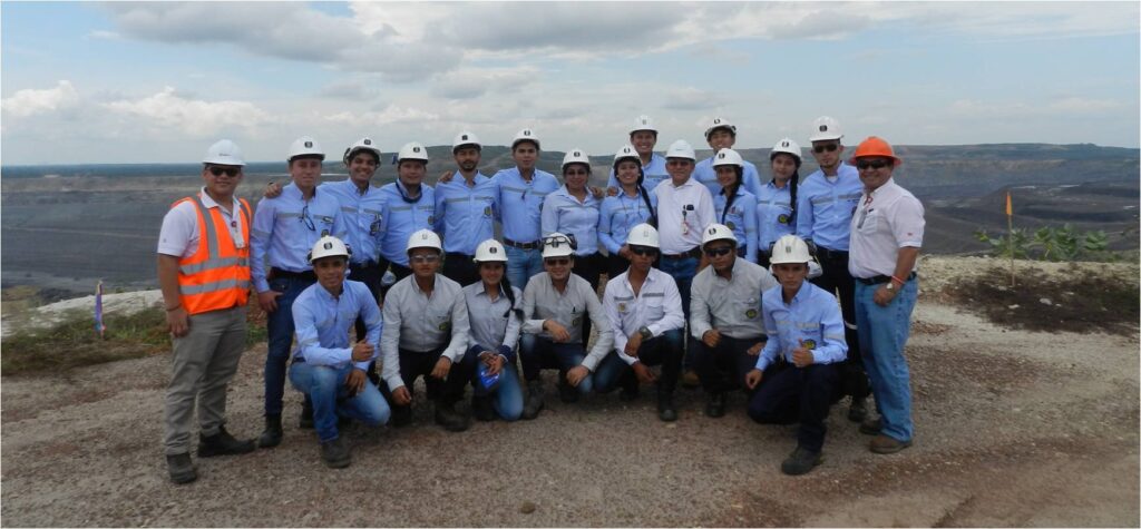 Estudiantes de Universidad Pedagogica y Tecnologica de Colombia visitan DLTD_1