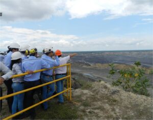 Estudiantes de Universidad Pedagogica y Tecnologica de Colombia visitan DLTD_3