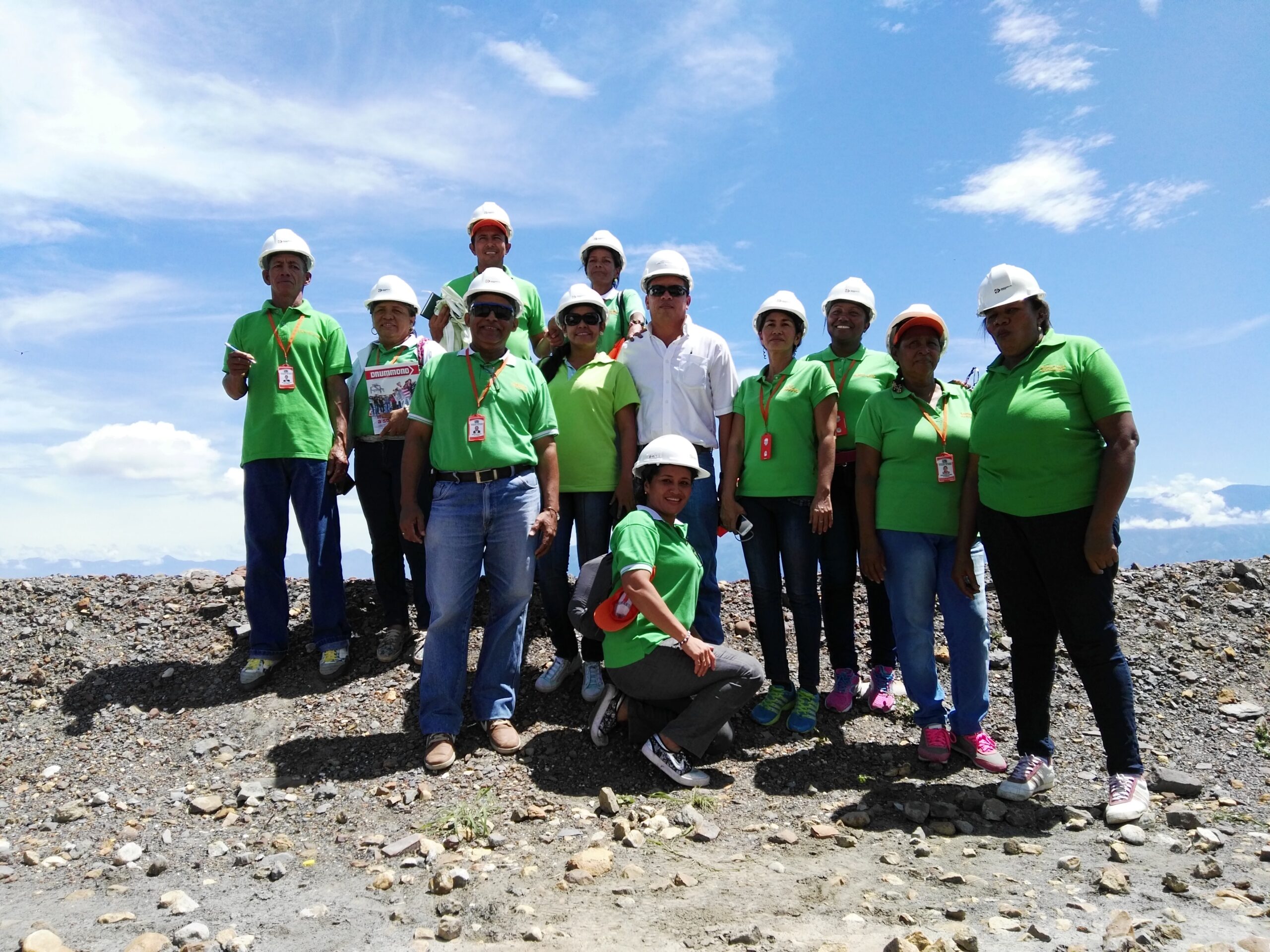 *Miembros de Asoprocogchi, junto a Freiny Fragozo, Supervisor Ambiental.